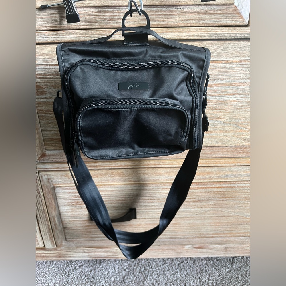 JuJuBe Be Bestie in Onyx crossbody or convert to Backpack